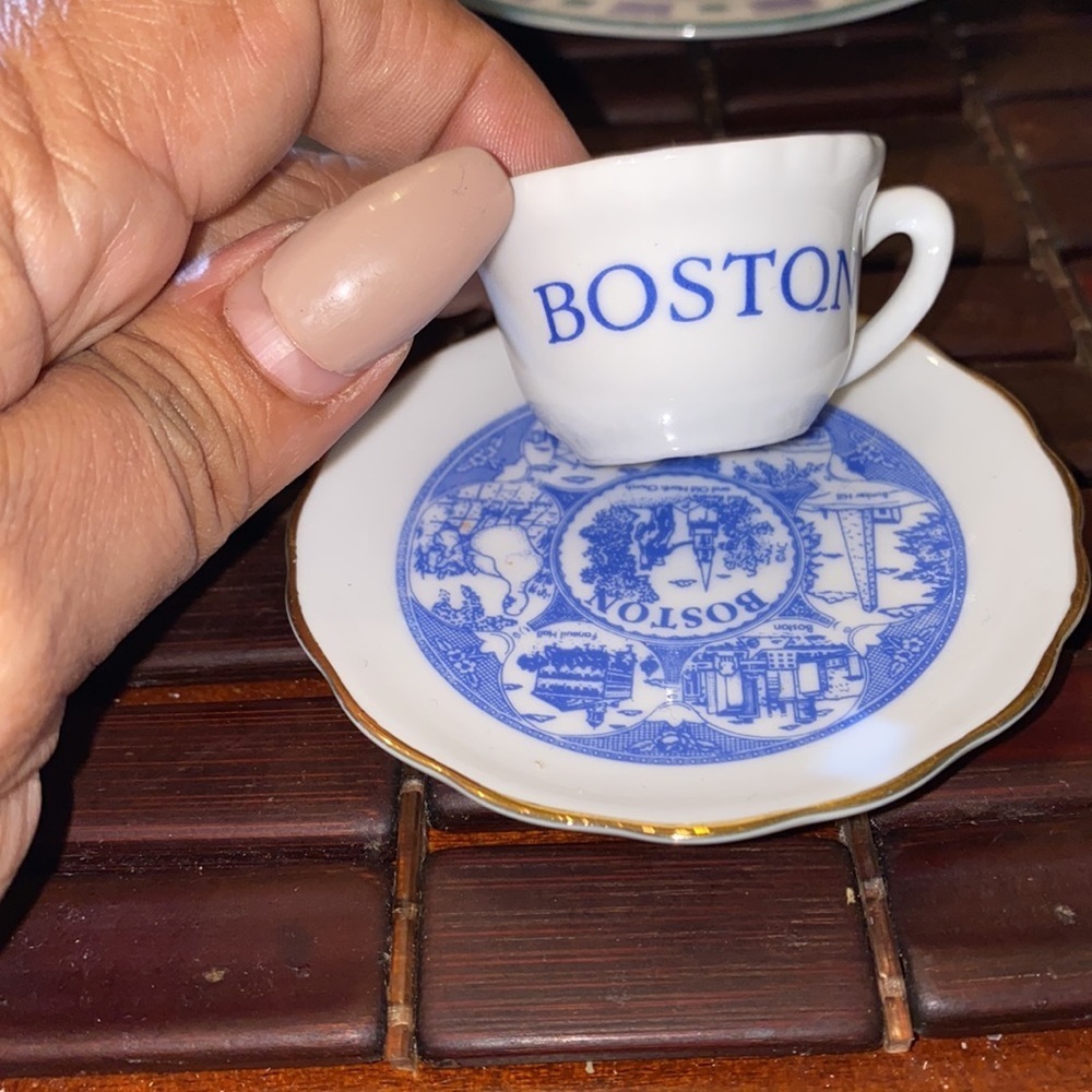 Set of 8 small teacups and saucers - Picture 4 of 11